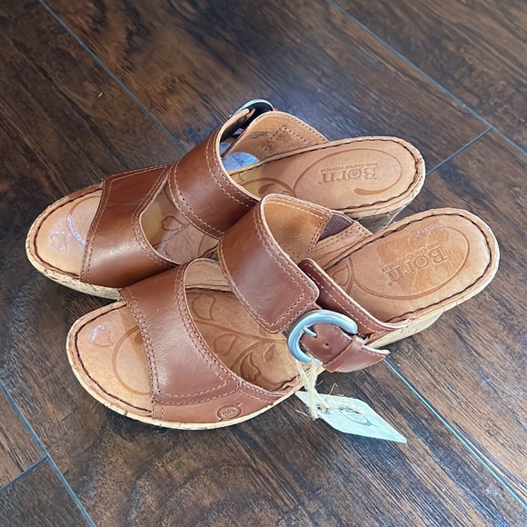 Born Leather Wedge - Picture 2 of 10